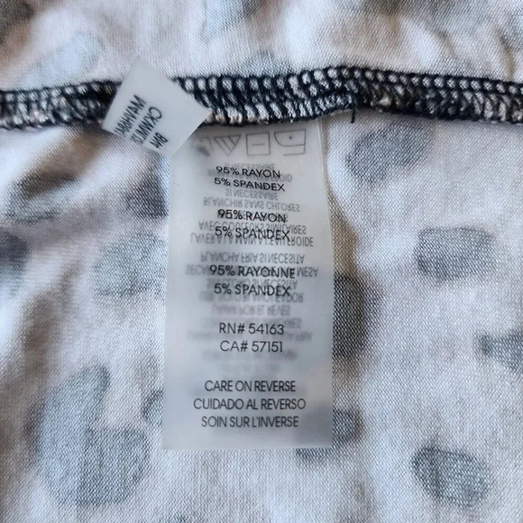 Athleta T-Shirt Women's Size Medium White V-Neck Long Sleeve Front Zip - Picture 4 of 12